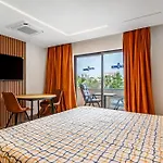 Paraiso De Aparthotel 4*